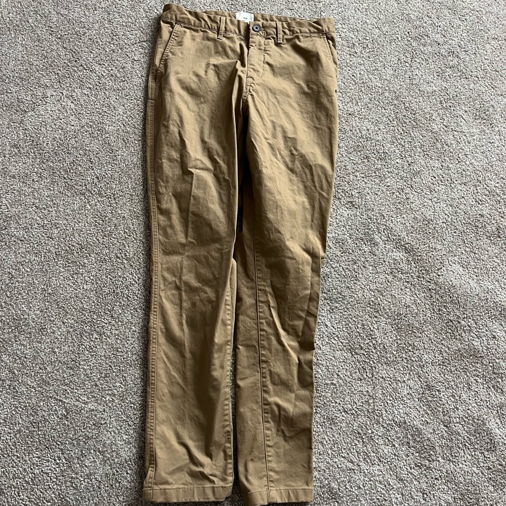 Men's H&M 30x30 Tan Pants - Skinny Fit. Great for Work or School uniform.